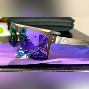 Brand new in box Oakley infinite hero sunglasses